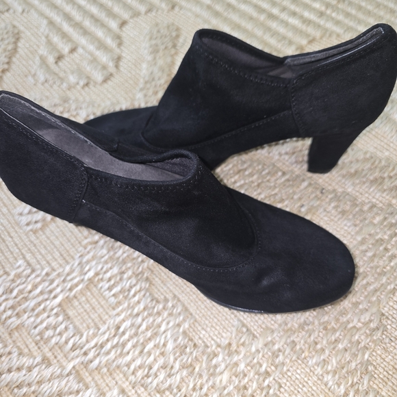 AEROSOLES Black Heeled Boots for Women - Picture 2 of 10